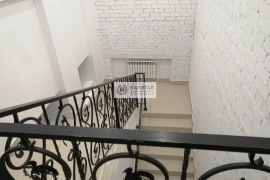 Аренда офиса 45 м2 на Воскресенском, ремонт, потолки 3м, парковка, центр